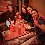 Nostalgic Guesthouse For 1 To 3 Females Or A Group Of 4 People Or More