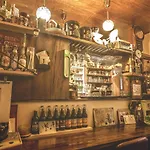 Nostalgic Guesthouse For 1 To 3 Females Or A Group Of 4 People Or More
