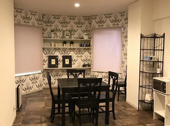 8Q Gojo Suites