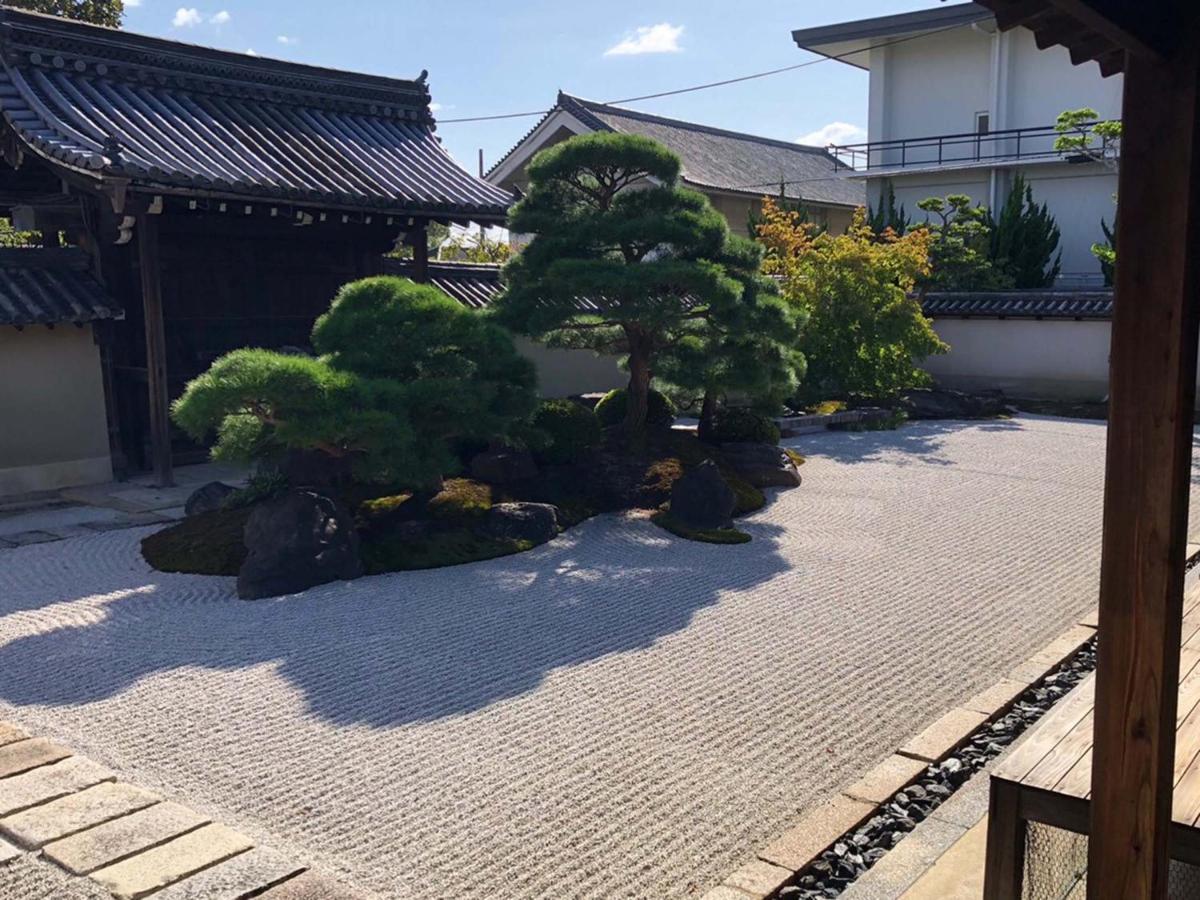 Roanne Higashiyama Apartment