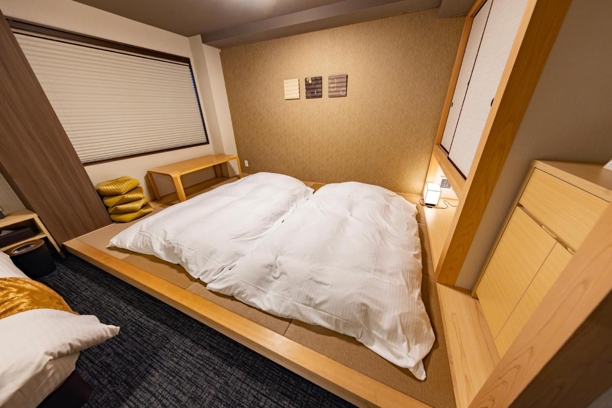 Hotel Madoka Station West 3*
