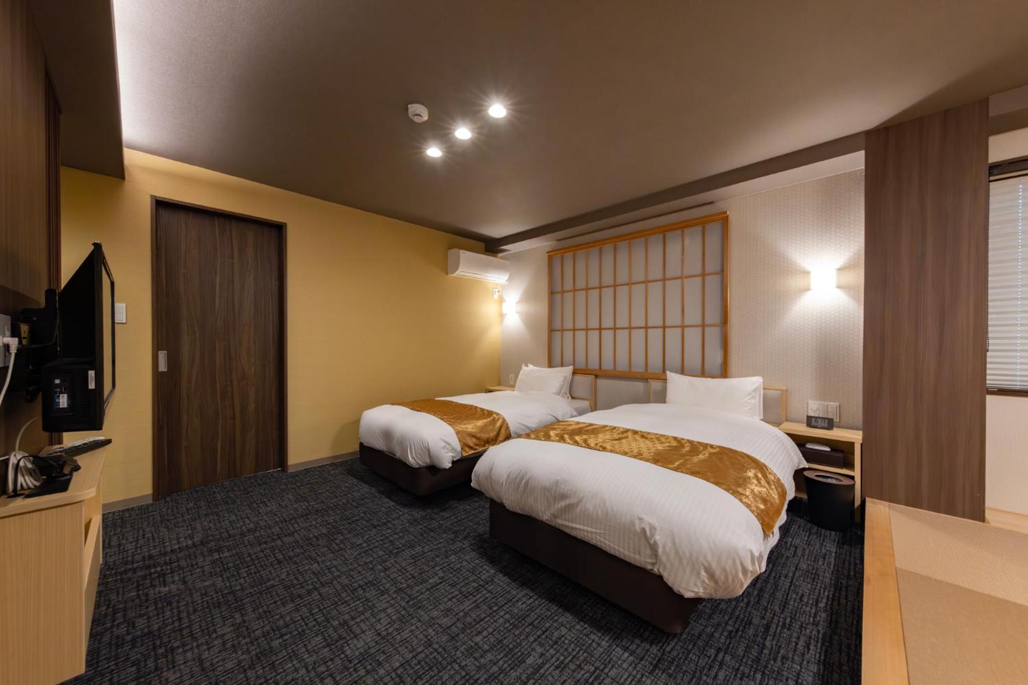 Madoka Station West Hotel 3*