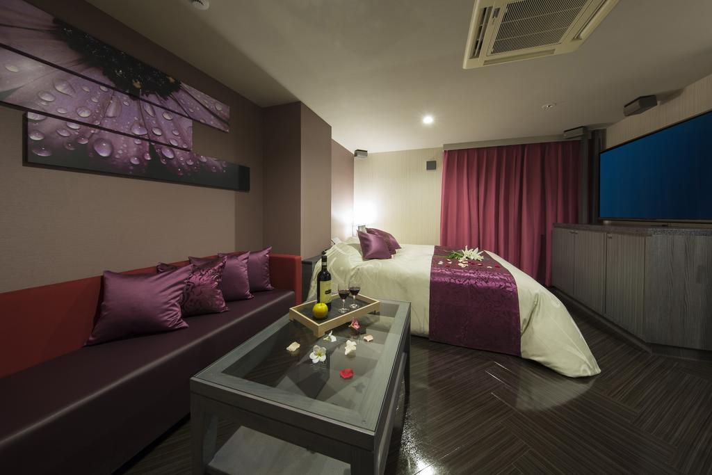Love hotel In The (adults Only)