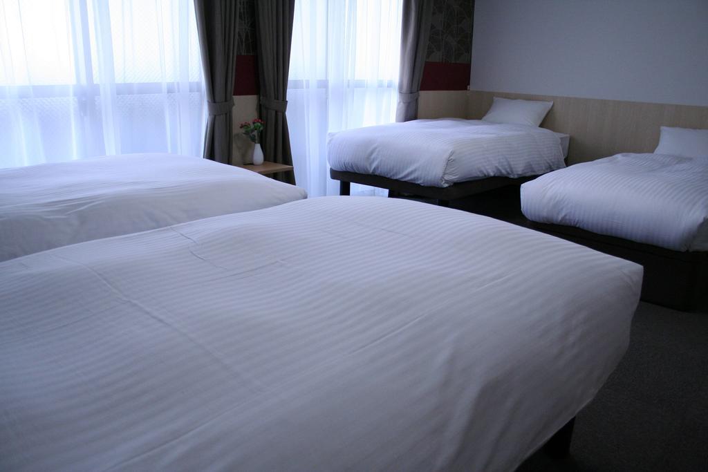 Glanz Kei Karasuma Gosho Apartment