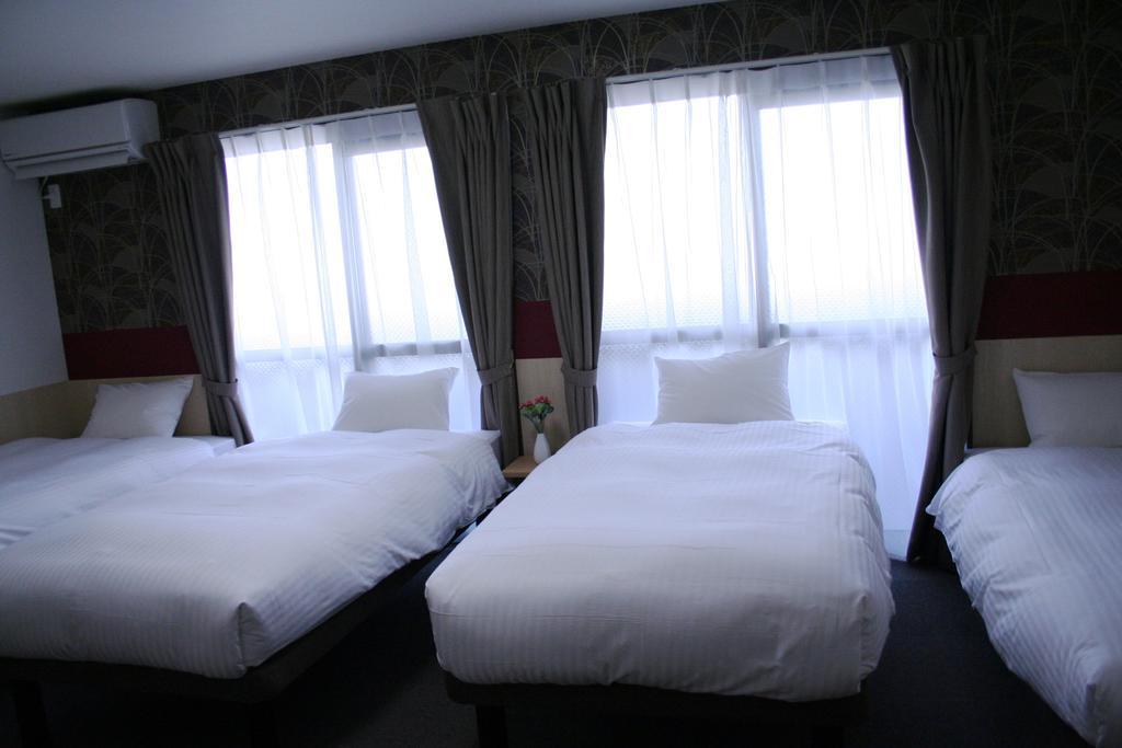 Glanz Kei Karasuma Gosho Apartment