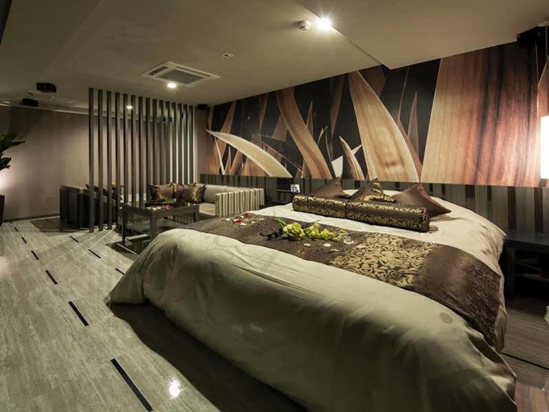 Love hotel In The (adults Only)