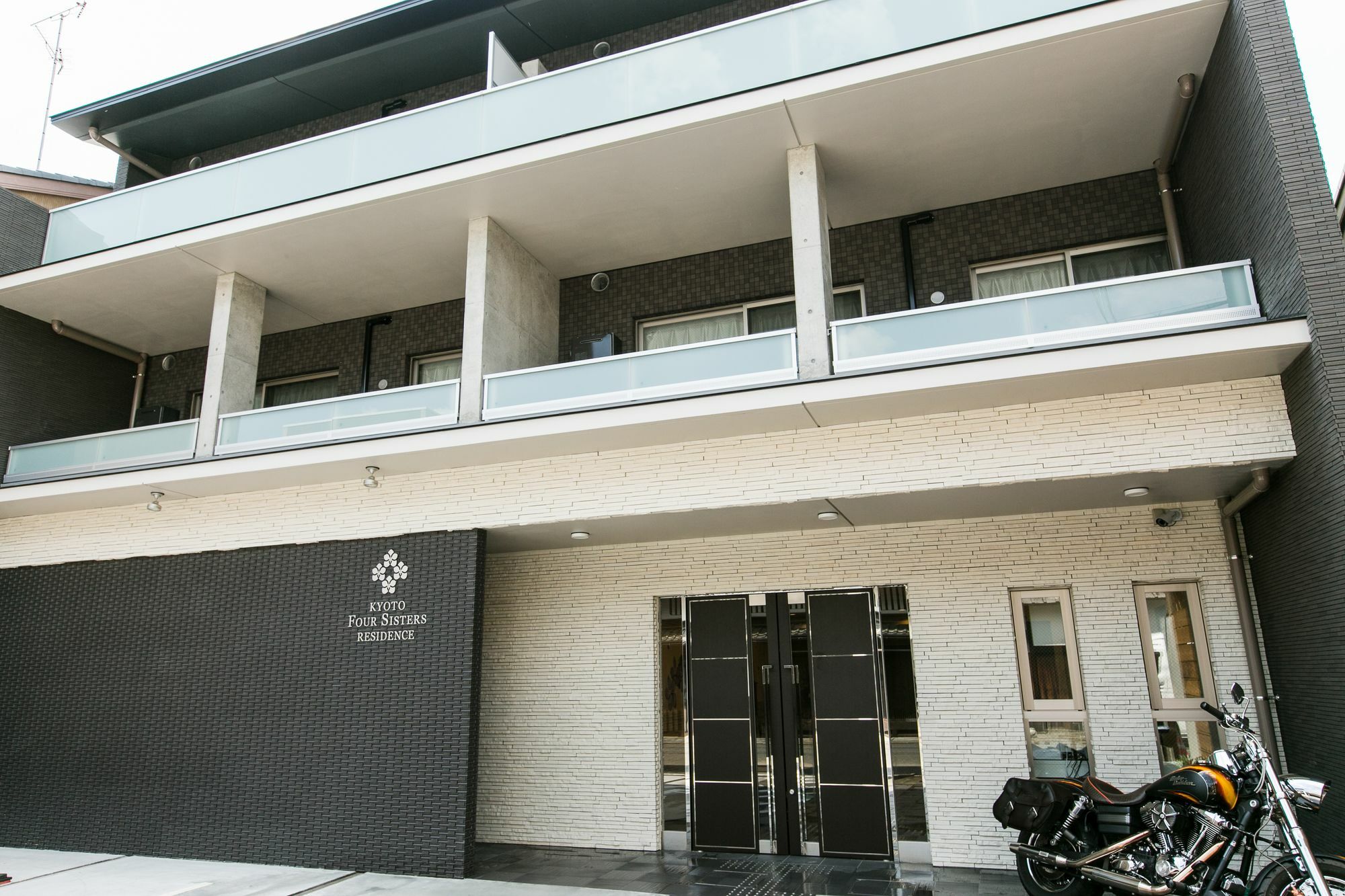 Four Sisters Apartment *
