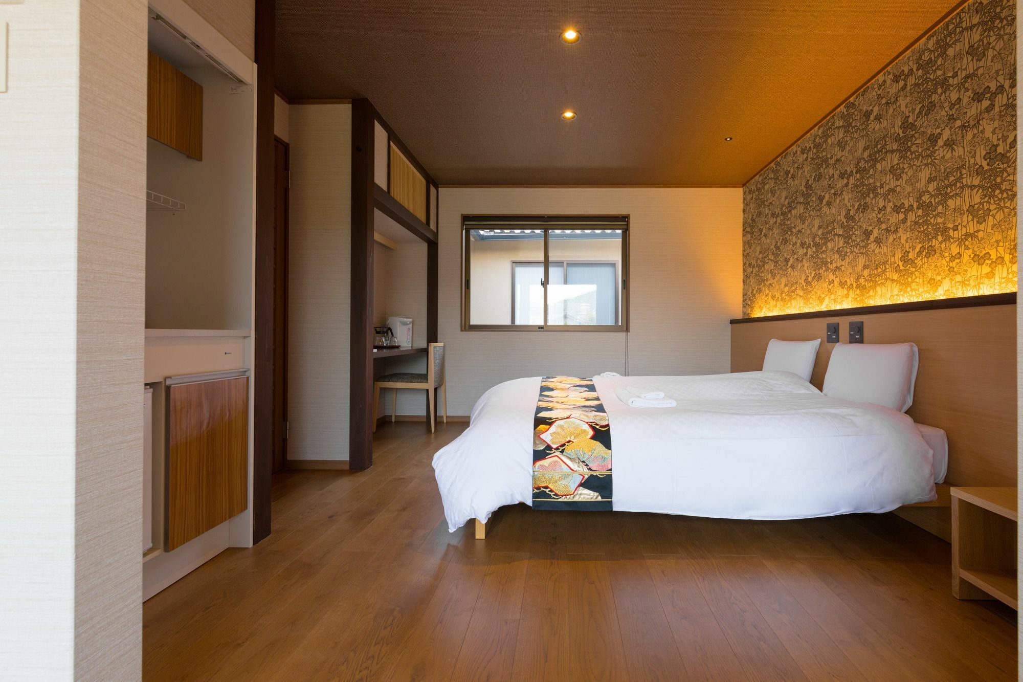 Grand Riverview Apartment *