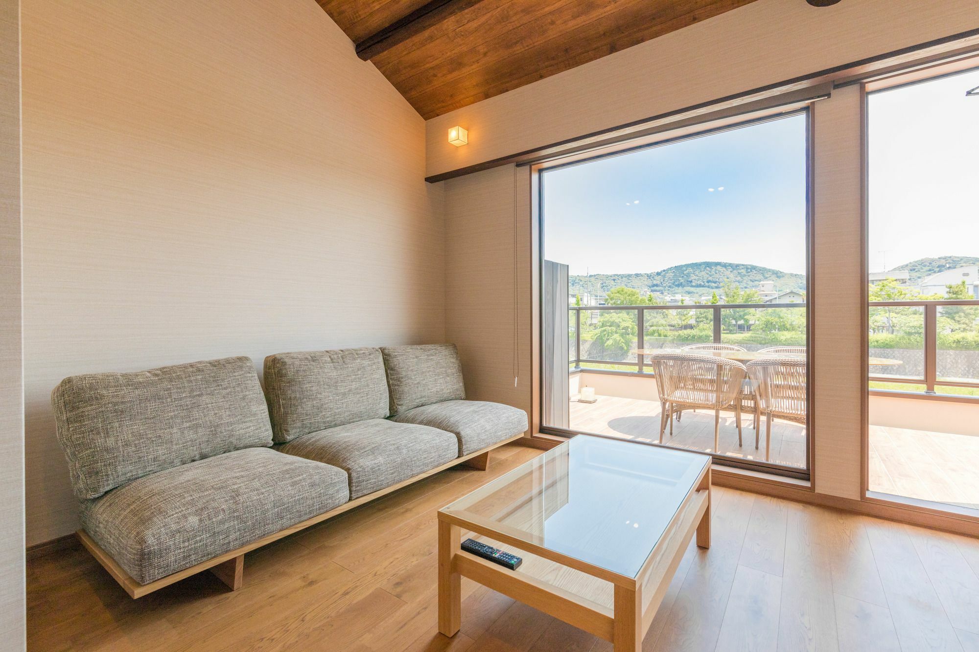 Grand Riverview Apartment