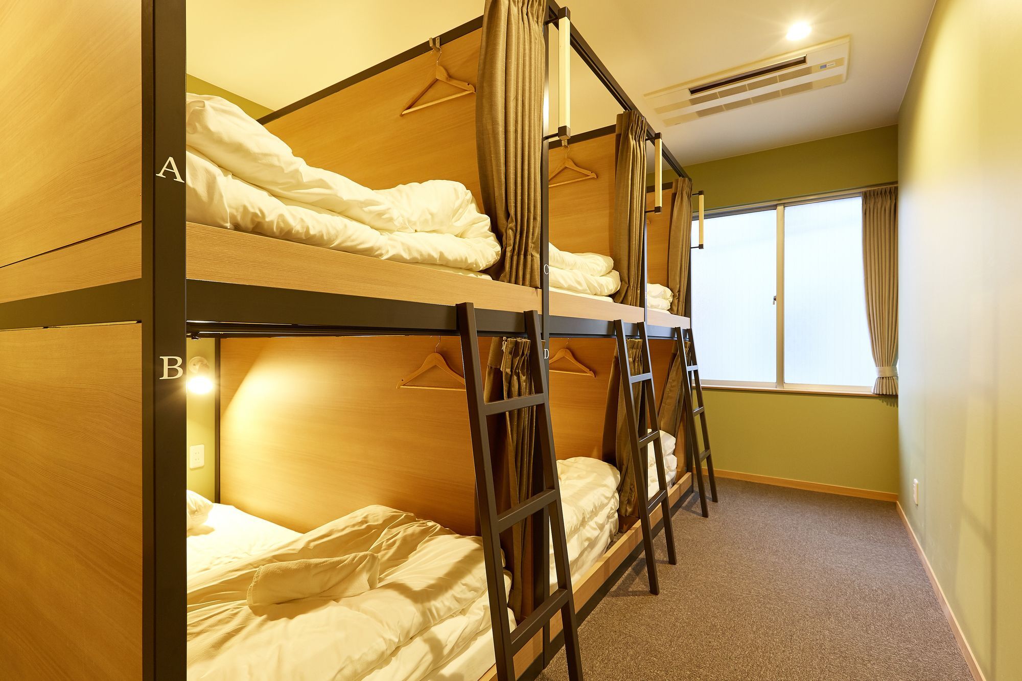 R Star Hostel *
