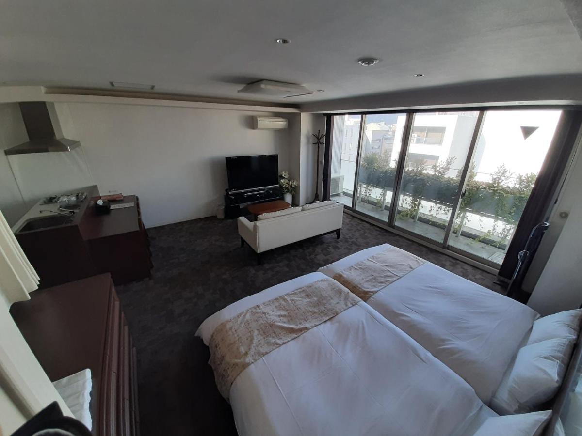 Elitz Shijokarasuma Apartment