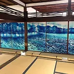 Roanne Higashiyama