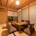 祇園せいじ庵。お風呂が素敵な貸切京町家。Netflix見放題。
