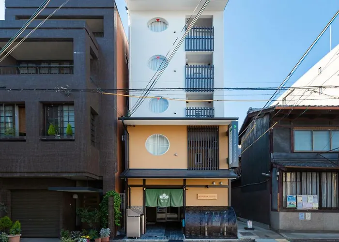 Matsuishi Shijo Karasuma Hostel