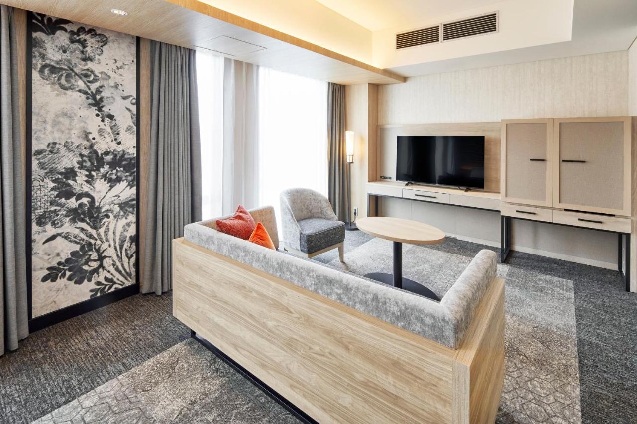 Emion Hotel