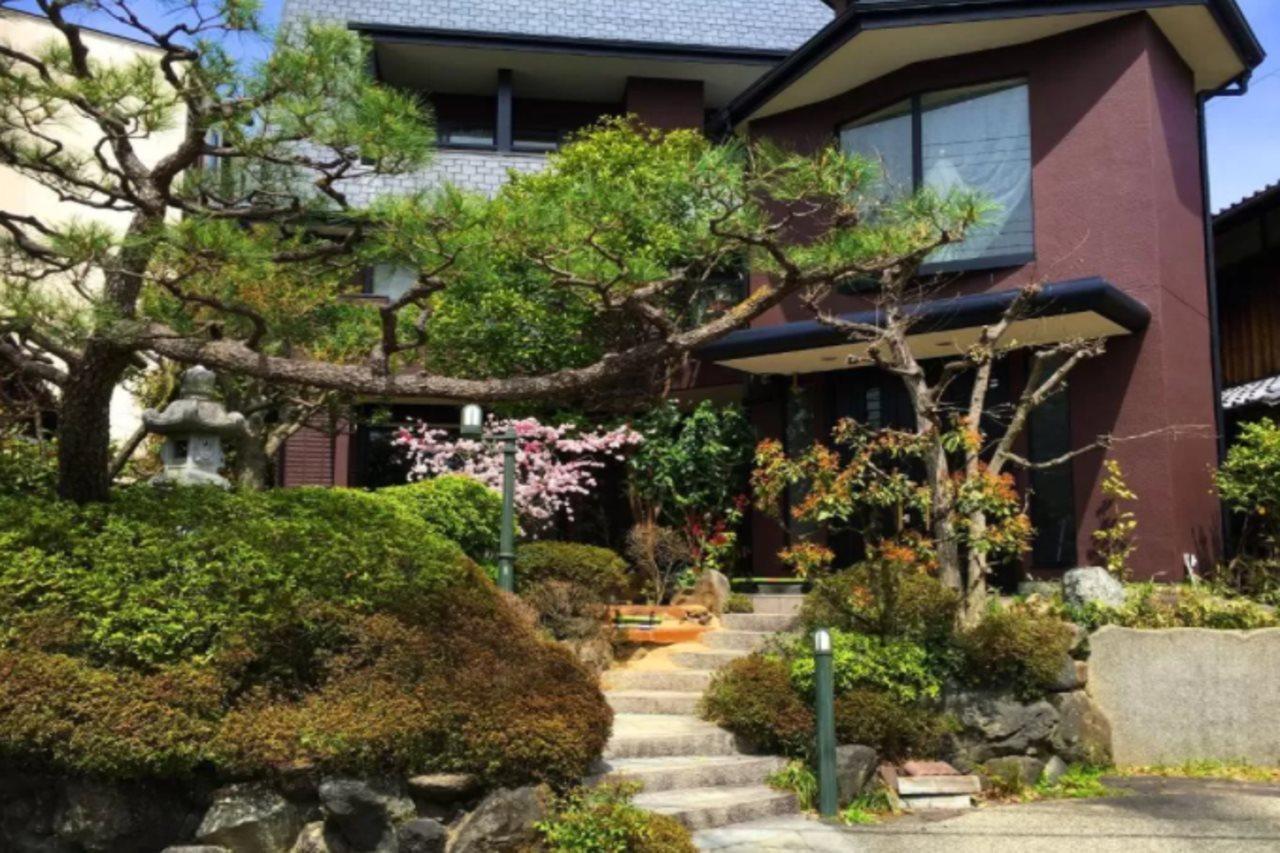 Hananobou Kinkakuji-michi *