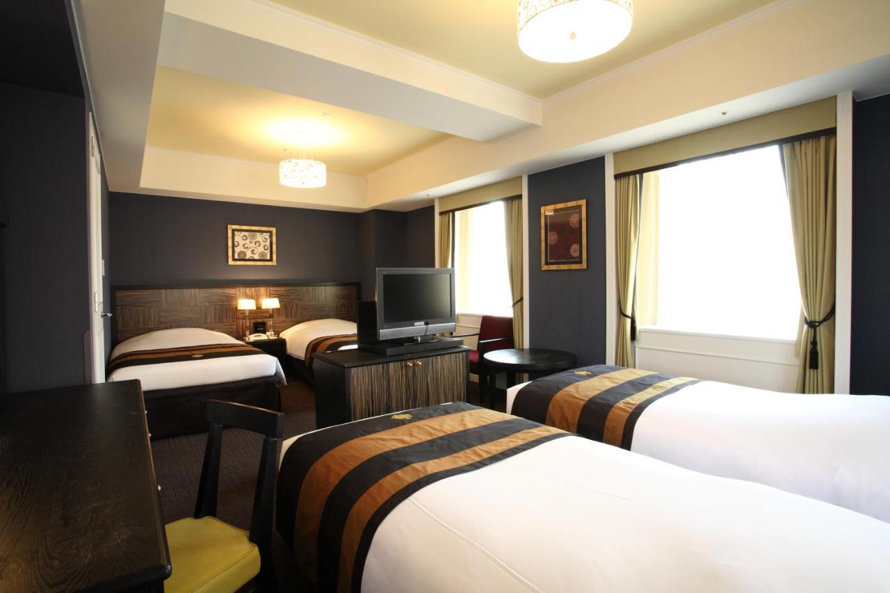 Monterey 4*
