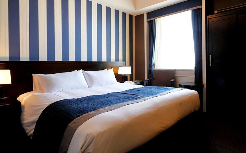 Monterey 4*