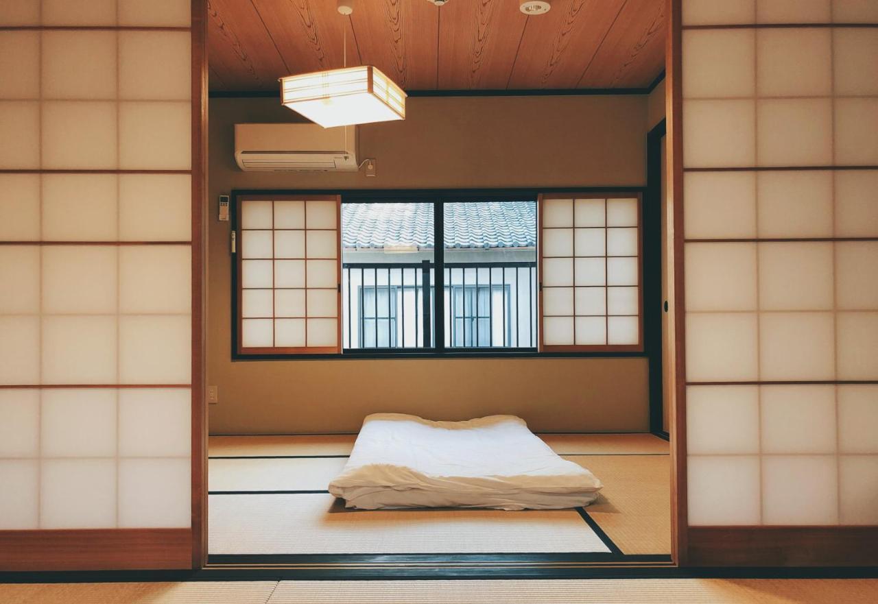 Nijo Hoshiike *
