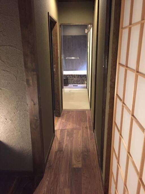 Jr京都駅徒歩10分。お風呂が素敵な貸切京町家。6人まで最適。 Kyoto