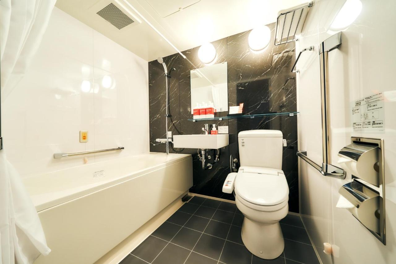 Guest house Rakuten Station Large Single Bed Unirversal Design Kyoto