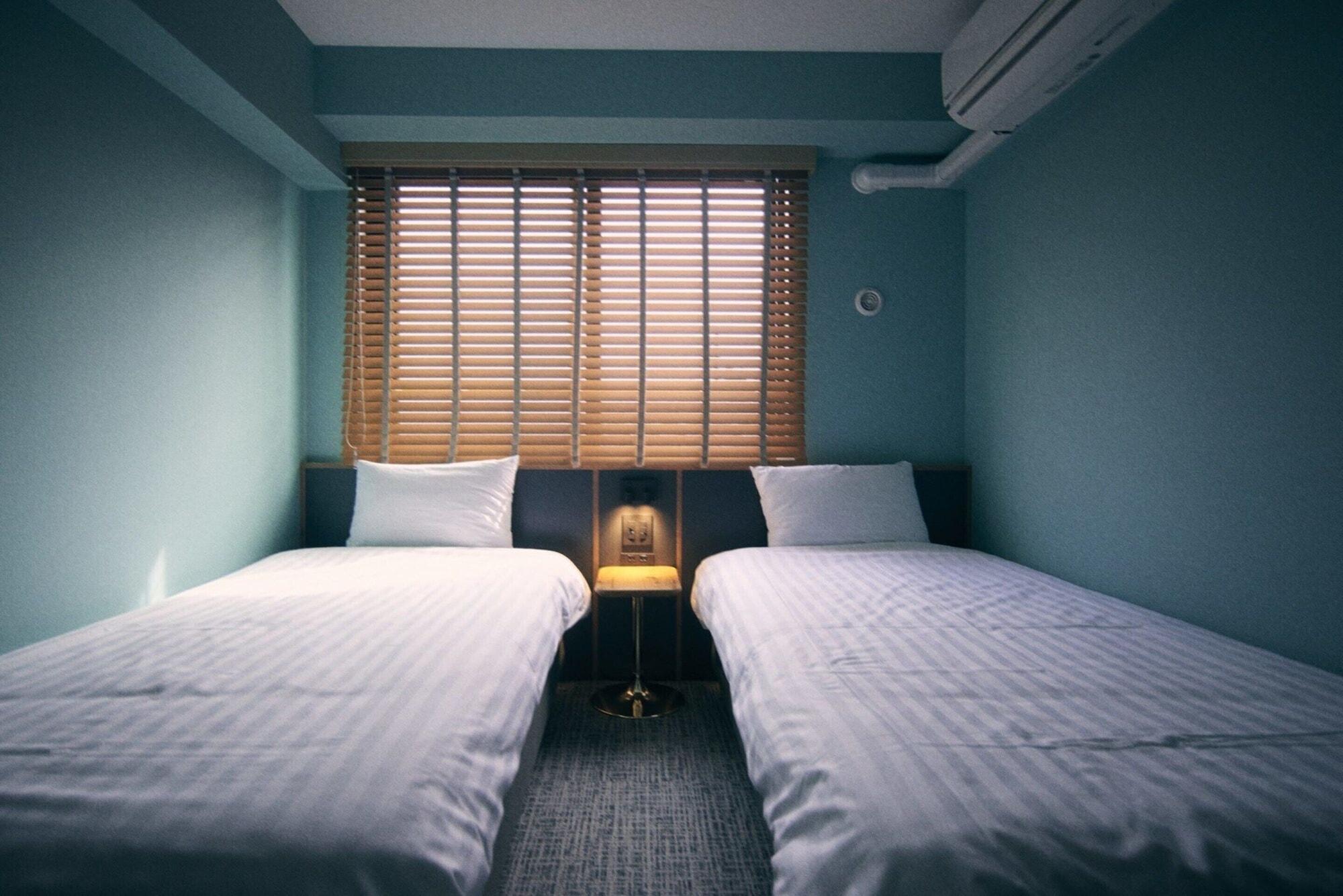 She, Hotel 3*