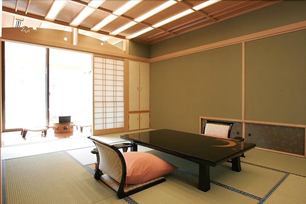Rangetsu Ryokan