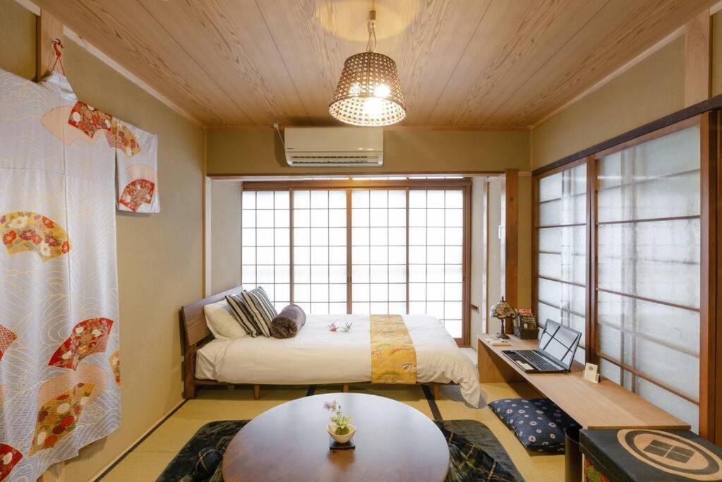 Nijo Castle, Kinkakuji.etc 西陣・京町家の宿「三石」 * Kyoto
