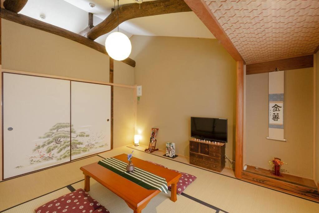 Nijo Castle, Kinkakuji.etc 西陣・京町家の宿「三石」 *