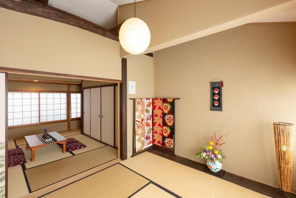 Nijo Castle, Kinkakuji.etc 西陣・京町家の宿「三石」 Kyoto