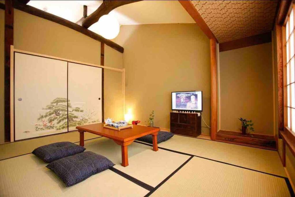 Nijo Castle, Kinkakuji.etc 西陣・京町家の宿「三石」 * Kyoto