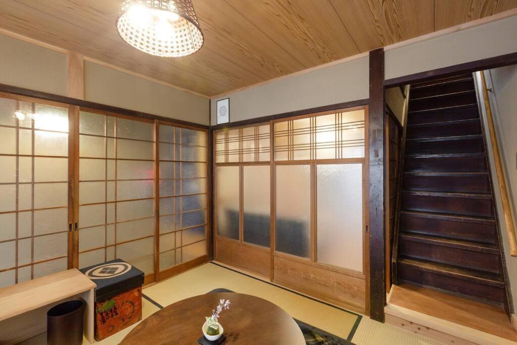 Nijo Castle, Kinkakuji.etc 西陣・京町家の宿「三石」