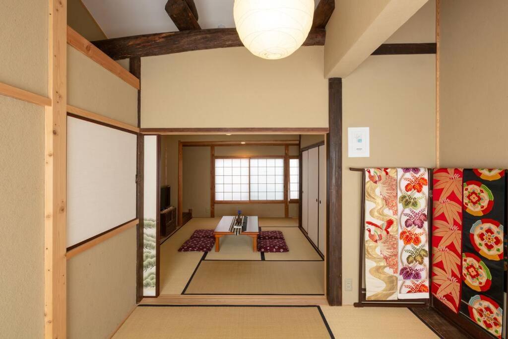Nijo Castle, Kinkakuji.etc 西陣・京町家の宿「三石」