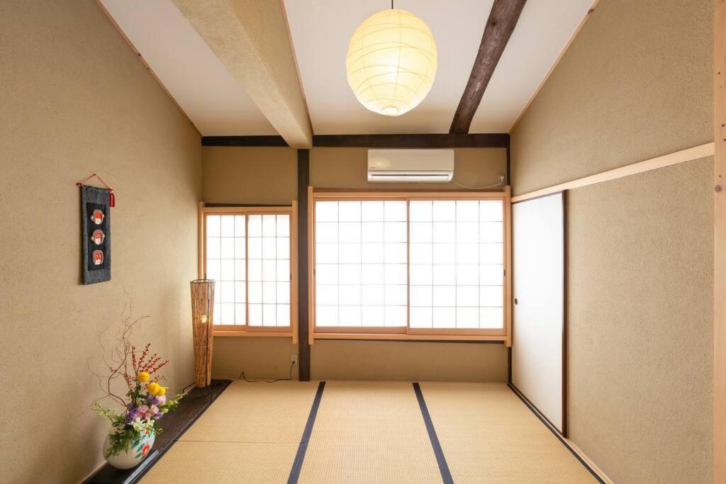 Nijo Castle, Kinkakuji.etc 西陣・京町家の宿「三石」 Villa