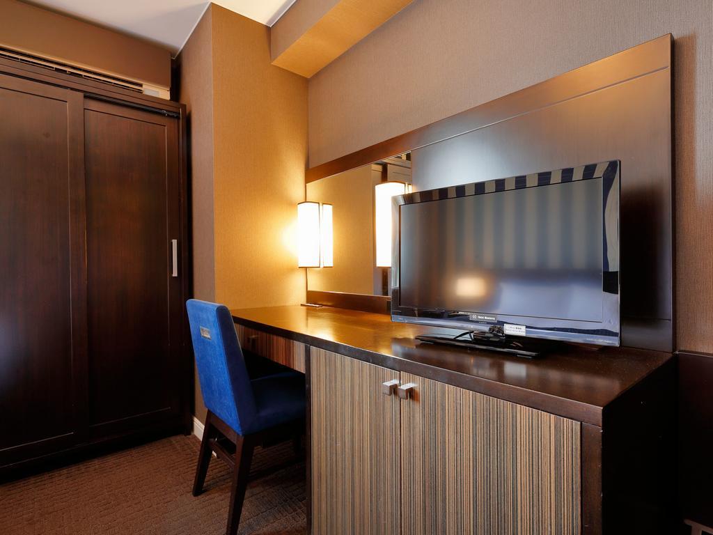 Monterey 4*