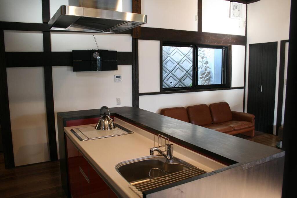 Traditional/modern Paradise In Quiet Area! Apartment