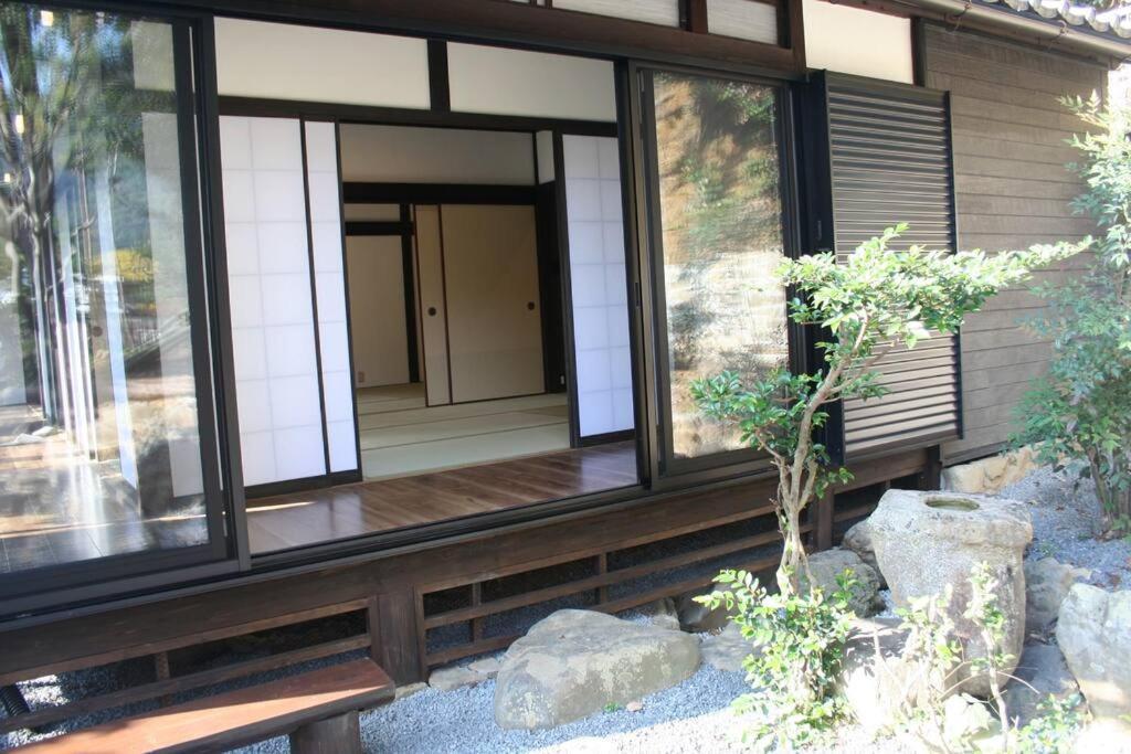 Traditional/modern Paradise In Quiet Area!