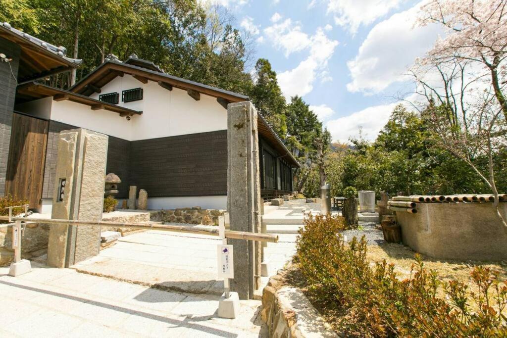 Traditional/modern Paradise In Quiet Area! Apartment *