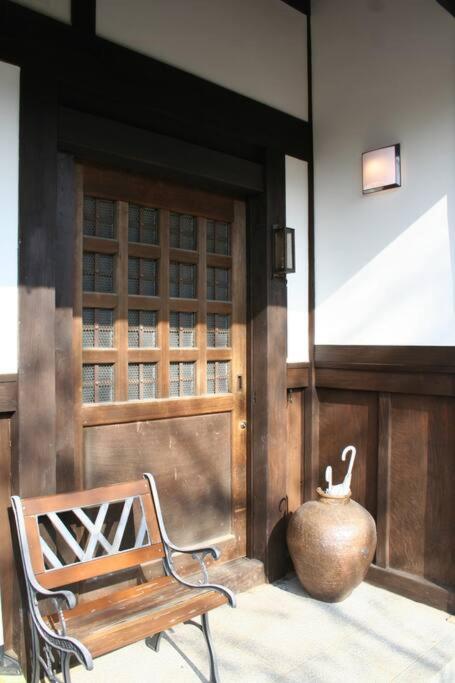 Traditional/modern Paradise In Quiet Area!