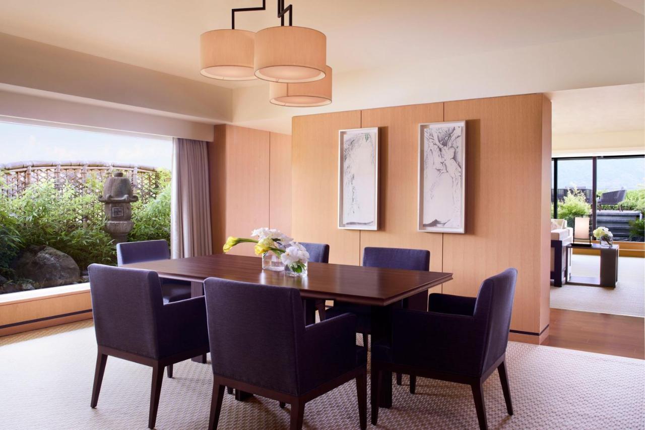 The Ritz-carlton 5*