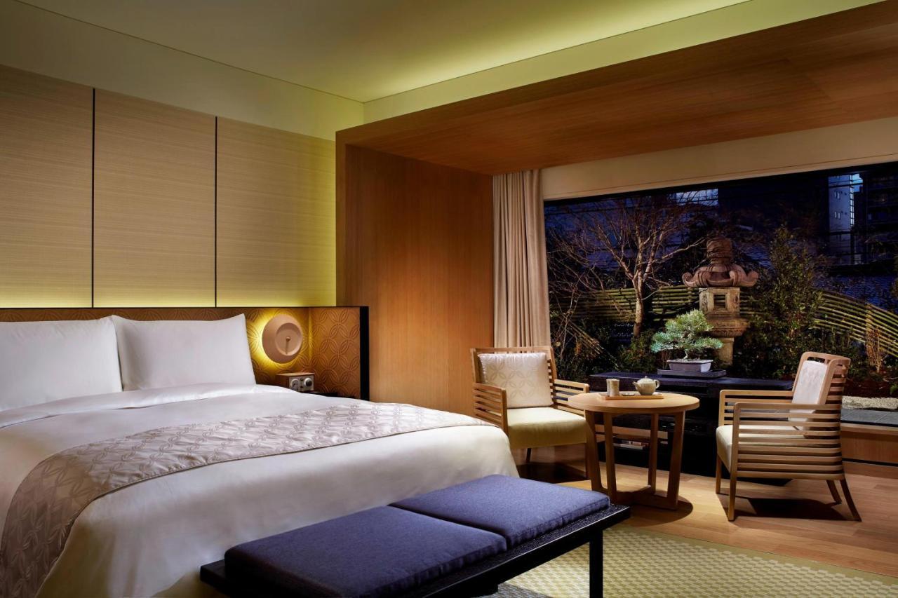 The Ritz-carlton