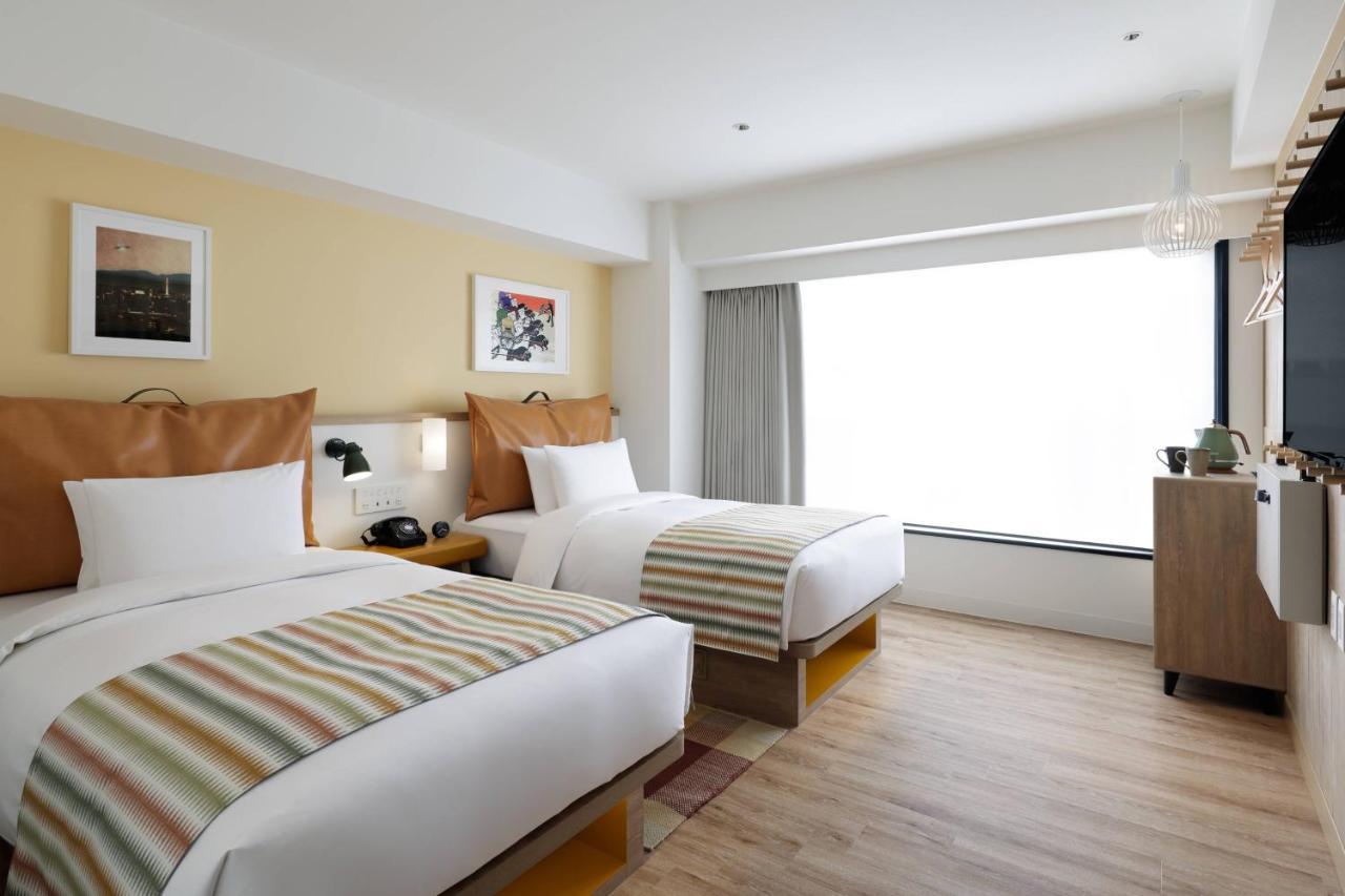 Moxy 4*