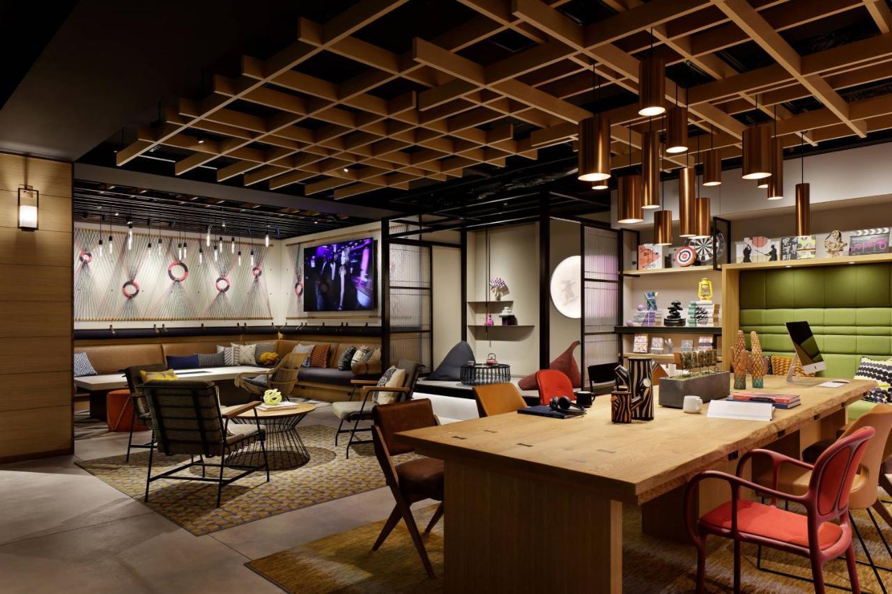 Moxy 4*