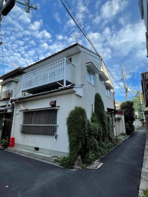 Holiday home 京都中心部【九色庵】嵐山直行　駅近　西院すぐ *
