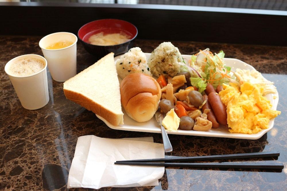 Toyoko Gojo-omiya Hotel 3*