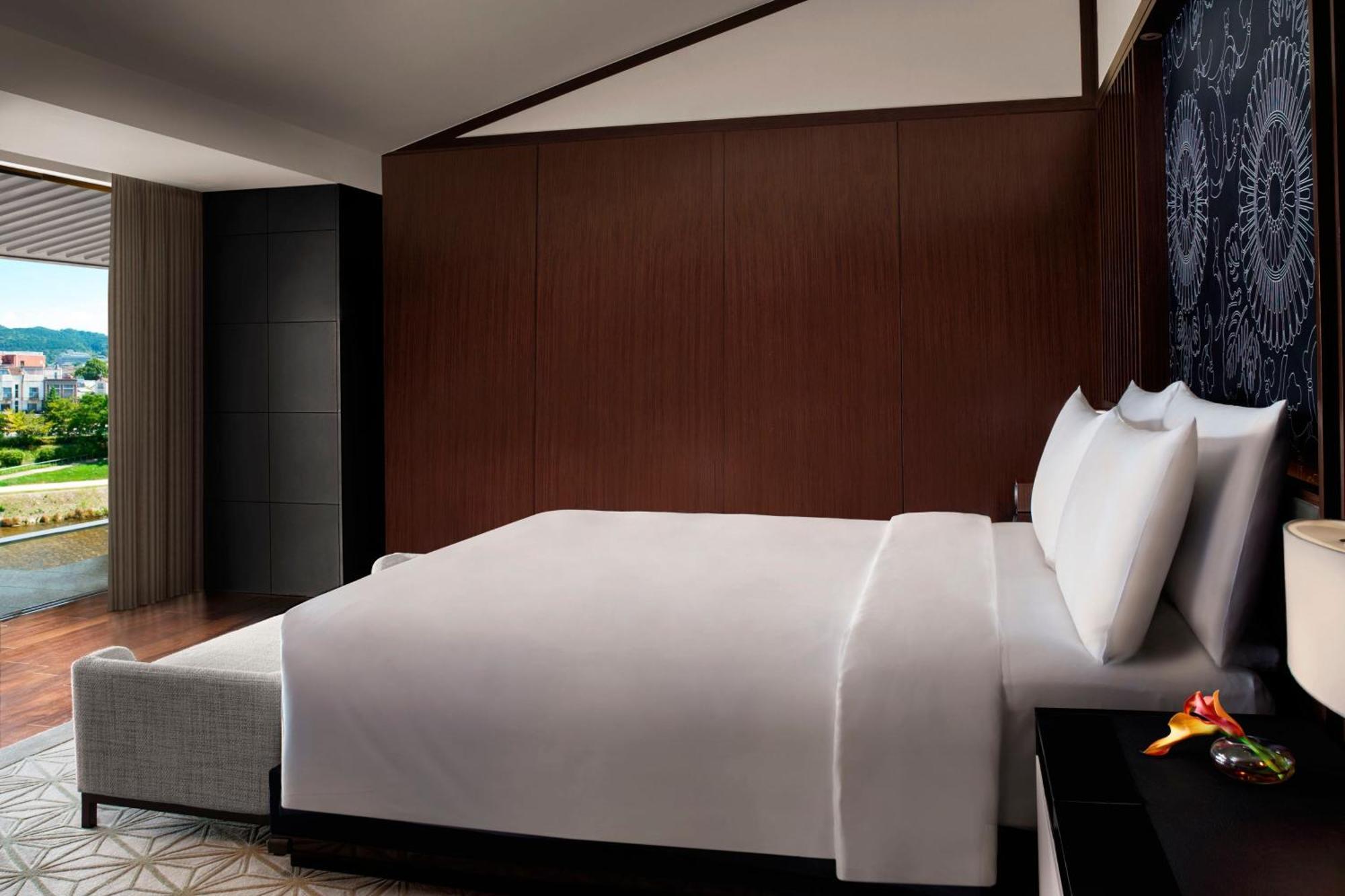 The Ritz-carlton 5*