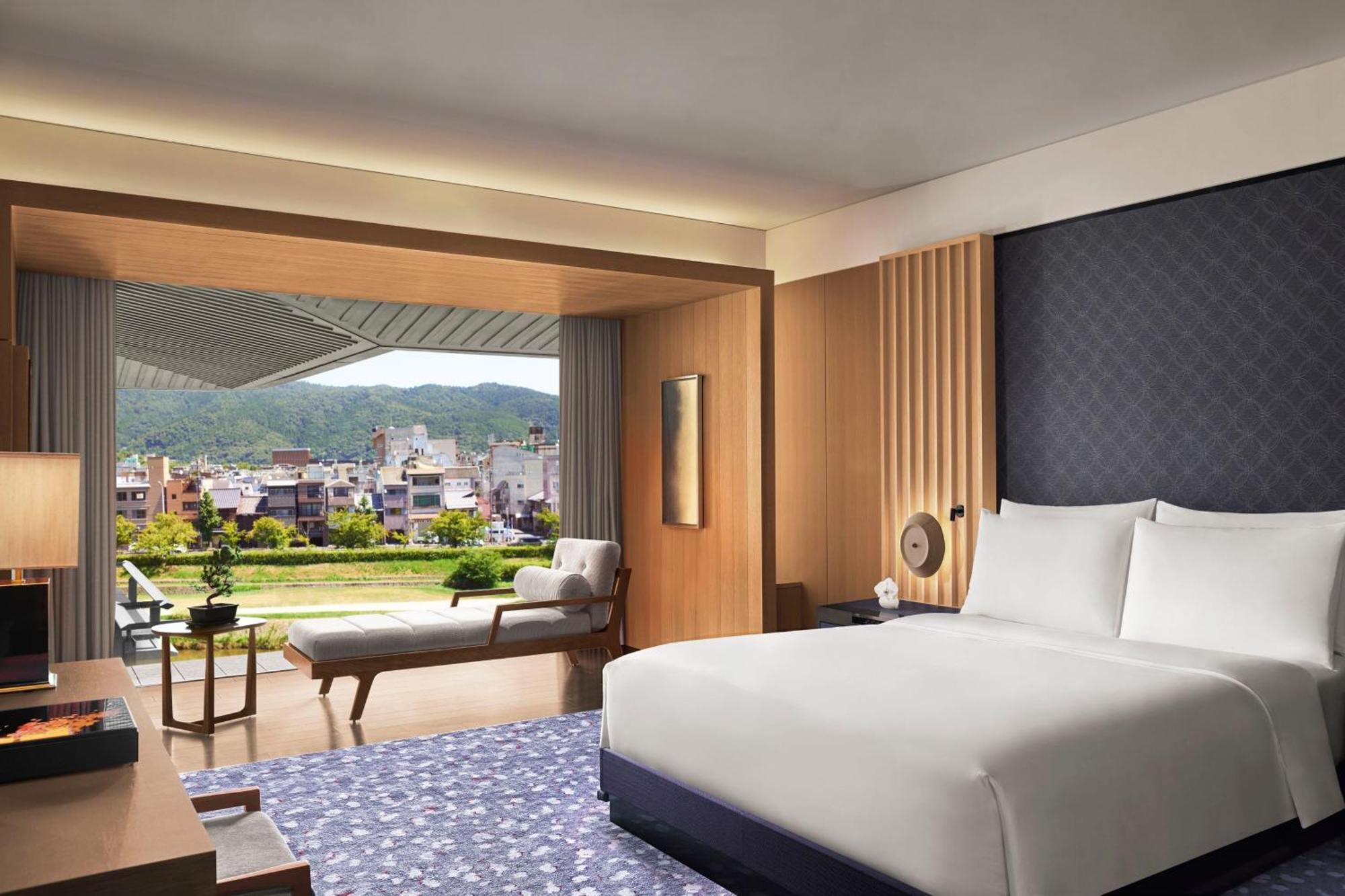 The Ritz-carlton 5*