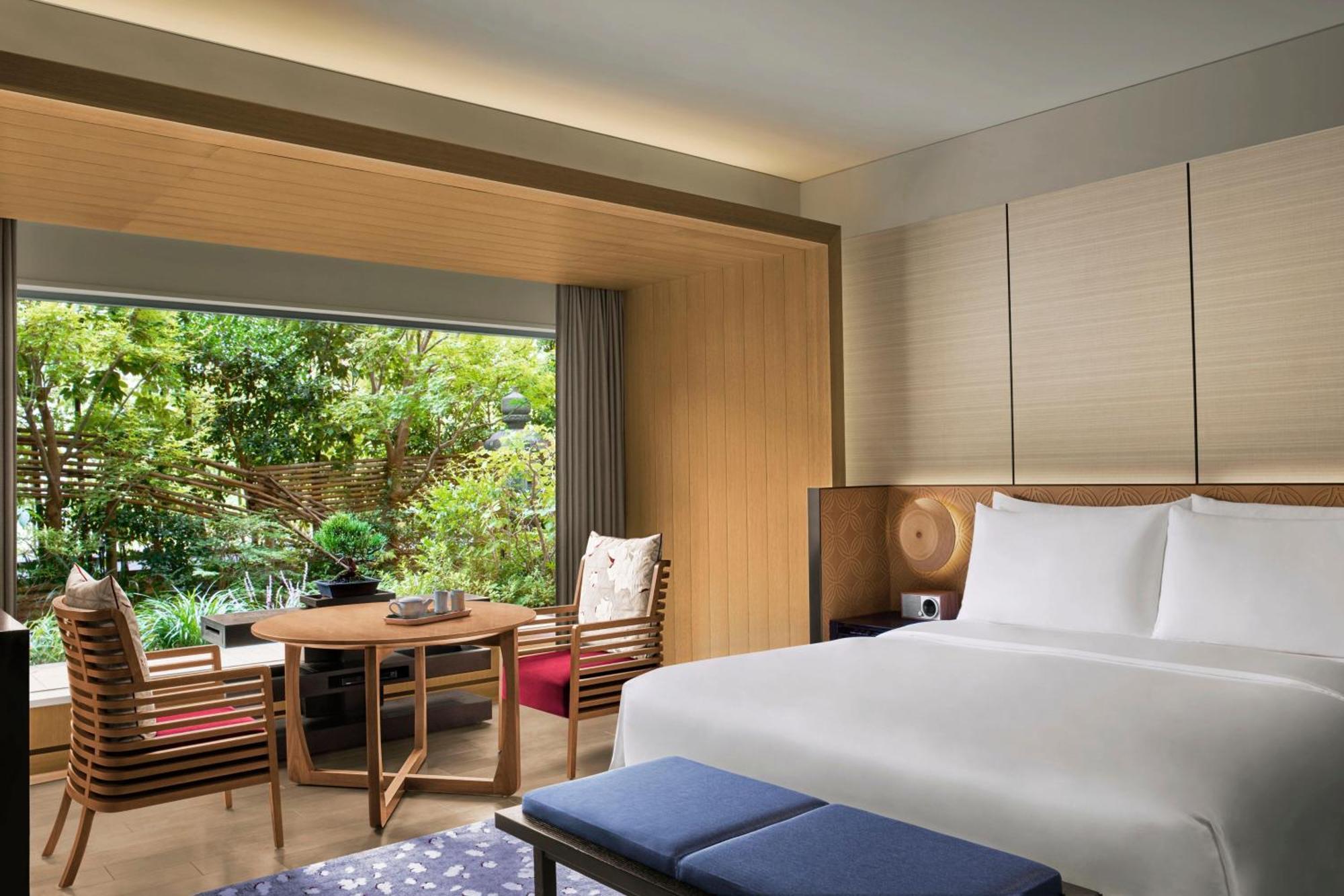 The Ritz-carlton Hotel 5*