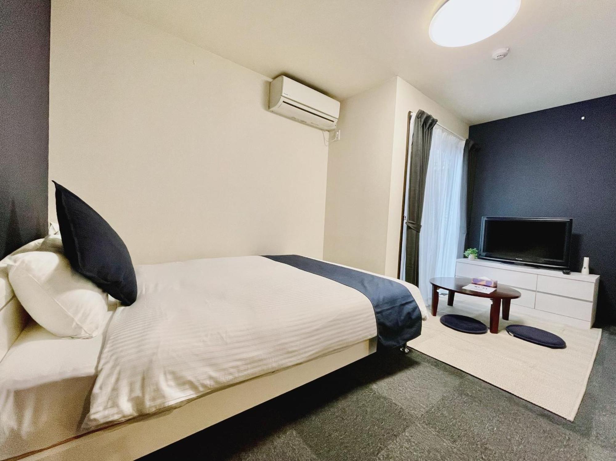 Calm Nijo Apartment