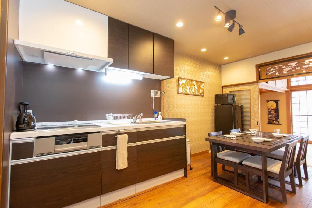 Apartment Kanmuritei Up To 7 Pax, 冠邸l和モダン最大7名まで宿泊可能 Kyoto
